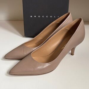 Elegant Italian Leather Taupe Pumps